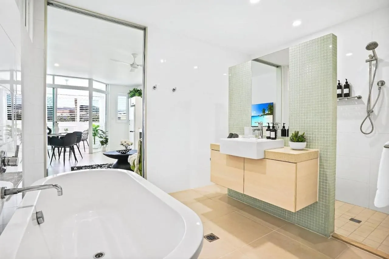 Holiday home Reefside At 201 Lake Street Cairns